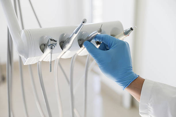 Professional Wisdom Tooth Removal technician working in Lake Forest, IL